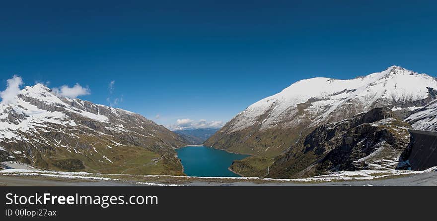 Splendid view from the Moserboden down to the Wasserfalboden. Splendid view from the Moserboden down to the Wasserfalboden