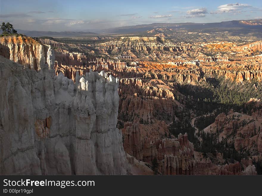 Abrupt breakage in Bryce canyon in state of Utah in the USA. Abrupt breakage in Bryce canyon in state of Utah in the USA