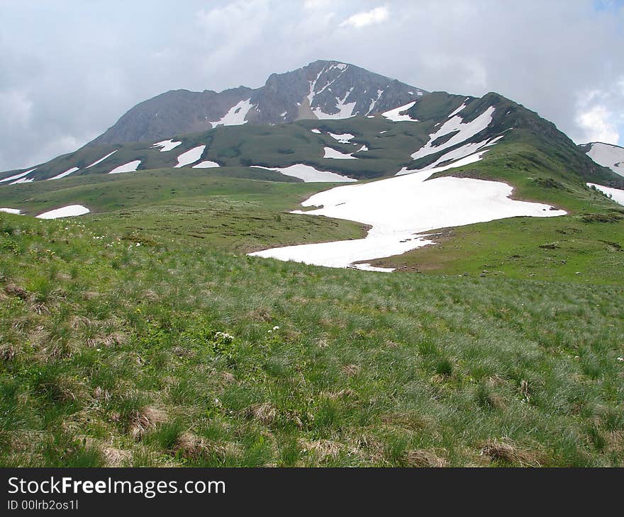 Mountain Oshten. June 2007.
Southern slope.