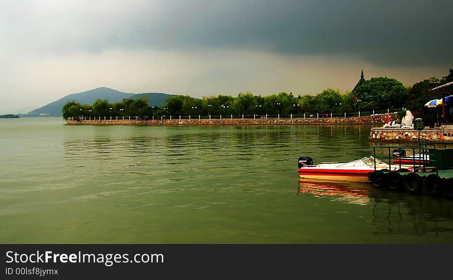 The re-clean lake lihu which was sufferred from heavy pollution