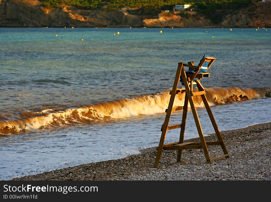 An image of a vigilance point in the beach.