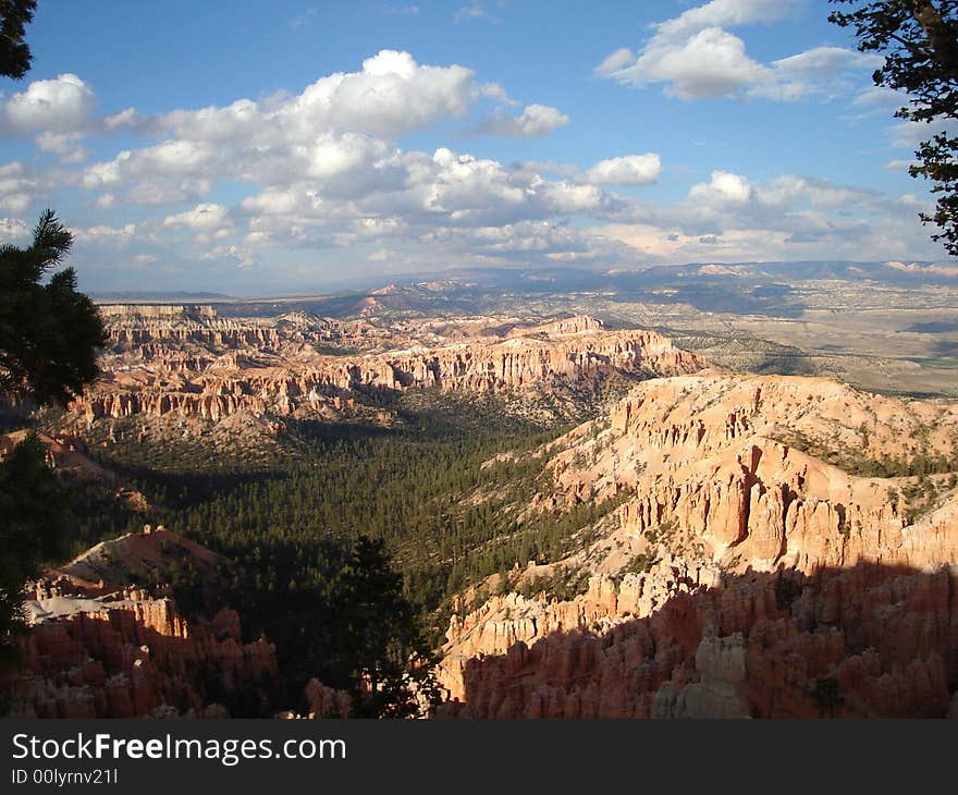 The picture of Bryce Amphitheater taken from Bryce Point