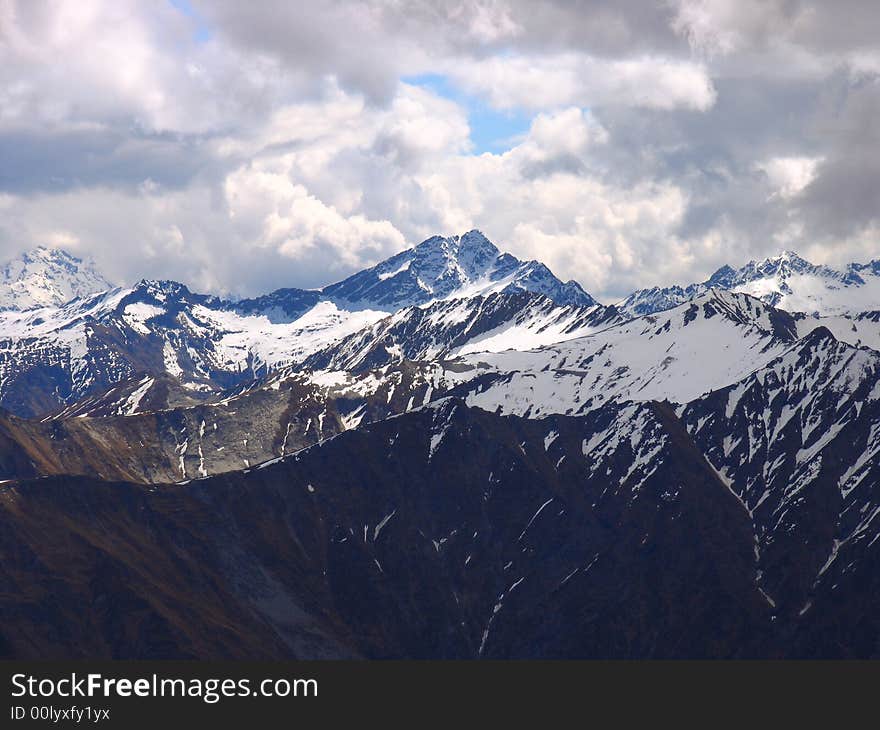 Snow Mountain In New Zealand