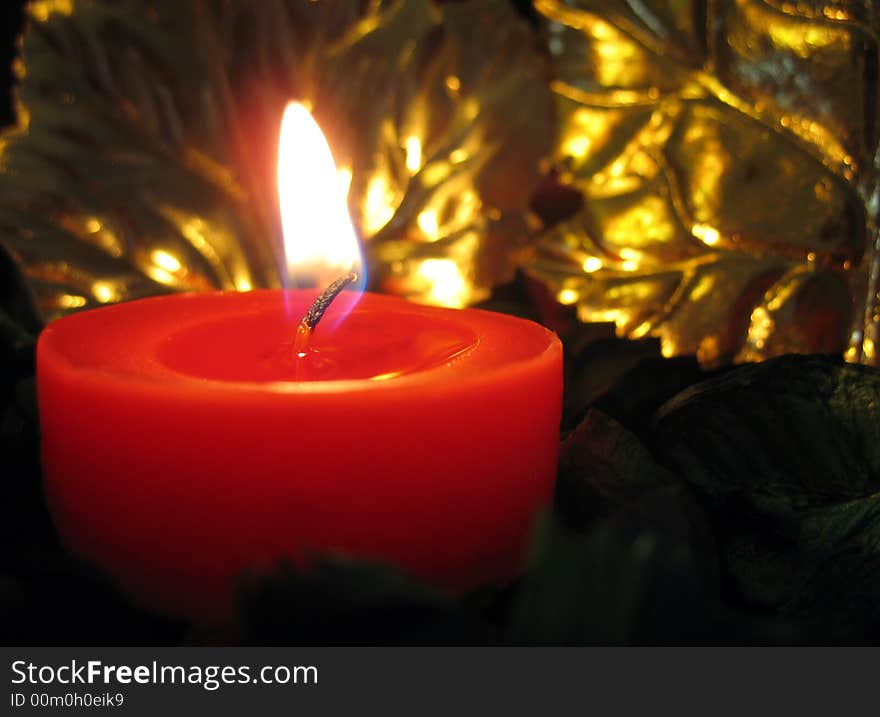 Christmas light with gold and green leaves