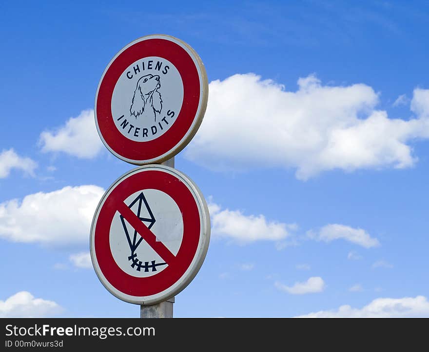 Sign on the coast: no dogs ad no kites. Sign on the coast: no dogs ad no kites