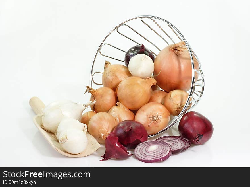 Different Onion sorts in a basket. Different Onion sorts in a basket