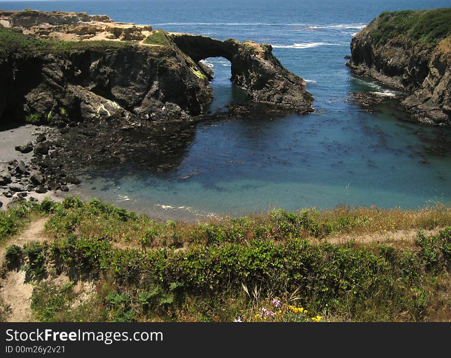 The picture of the sea arch like seen from Hendocino Headlands.