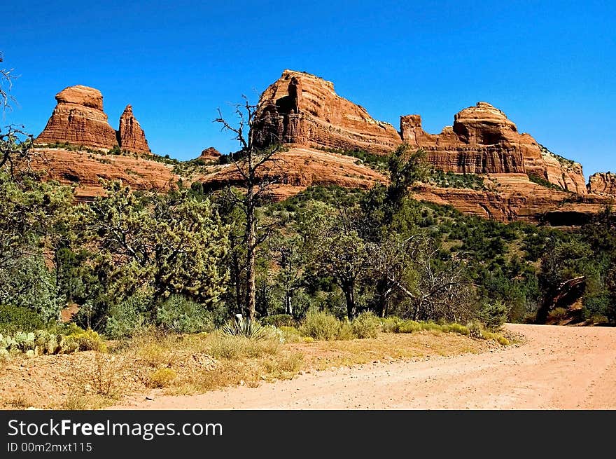 A picture of the beauty that is Sedona Arizona with the unique rock formations vegitation and  beautifull colors. A picture of the beauty that is Sedona Arizona with the unique rock formations vegitation and  beautifull colors