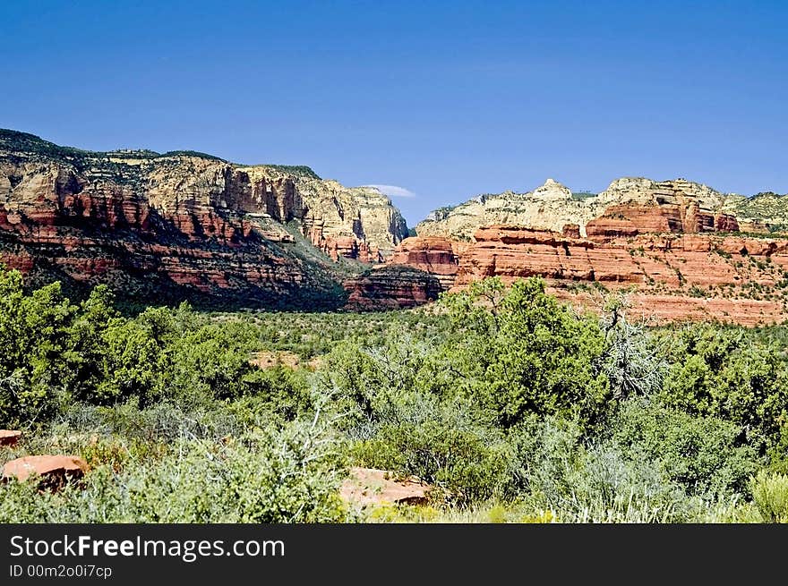 A picture of the beauty that is Sedona Arizona with the unique rock formations vegitation and  beautifull colors. A picture of the beauty that is Sedona Arizona with the unique rock formations vegitation and  beautifull colors