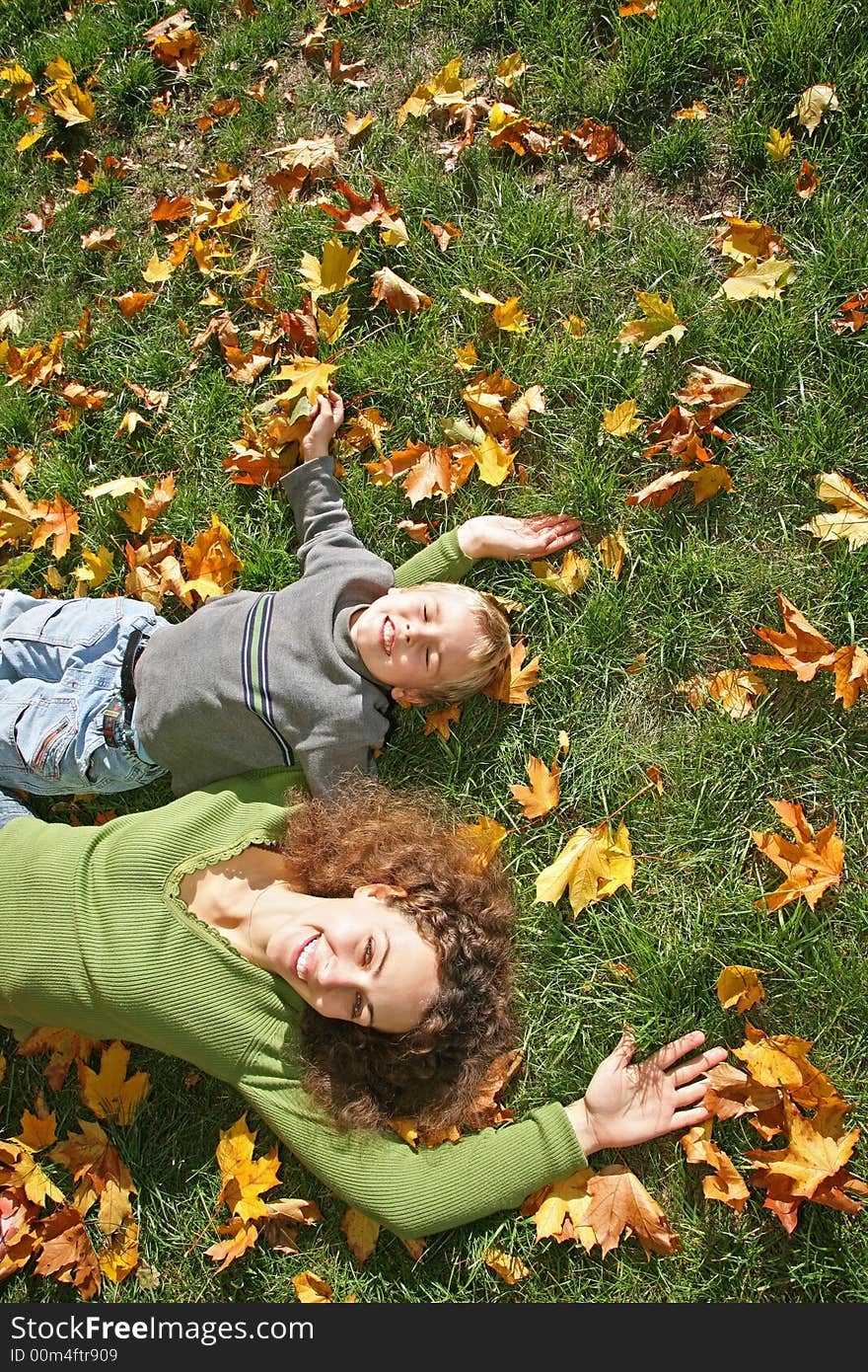 Woman with the son they lie on the grass