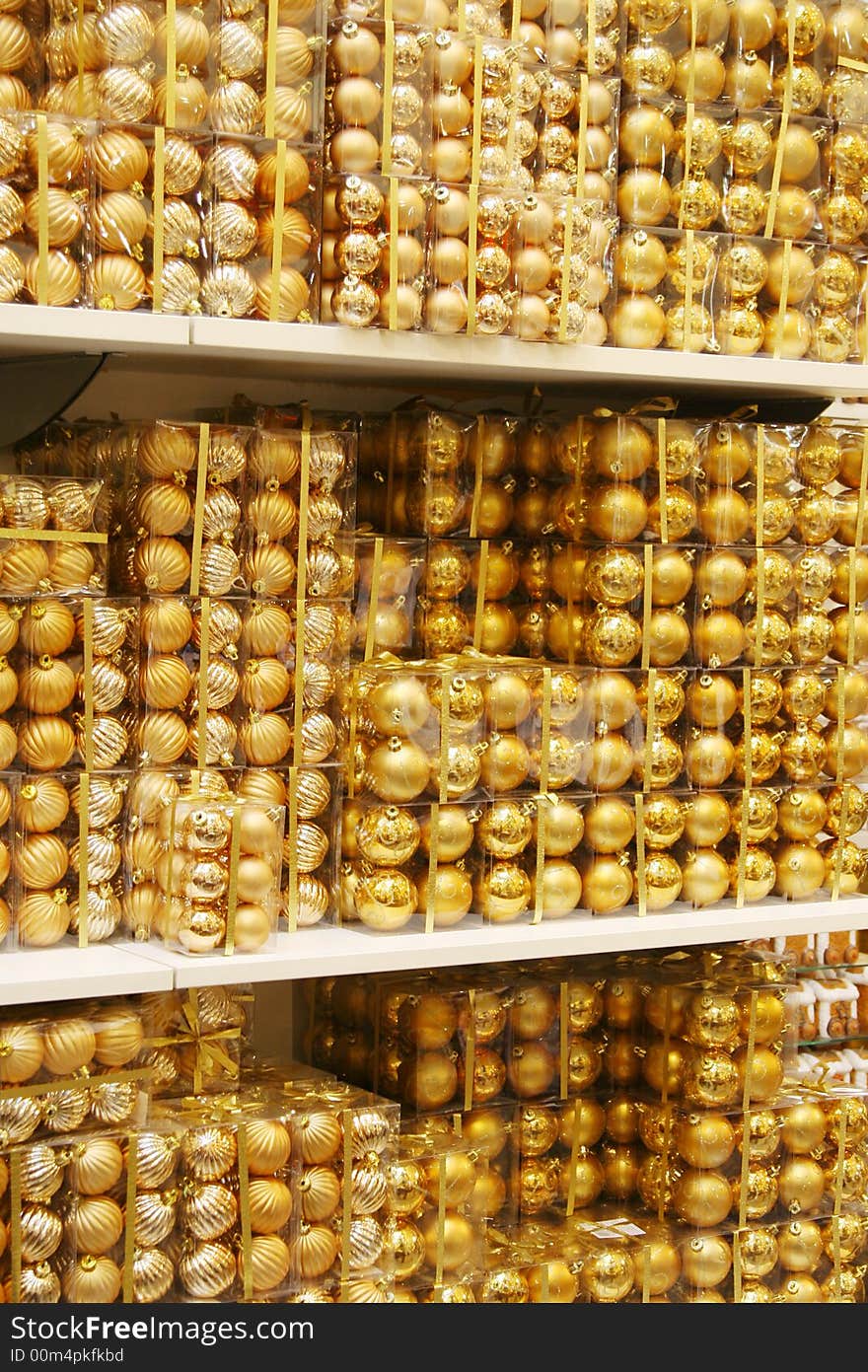 Golden Christmas Ball Backdgro