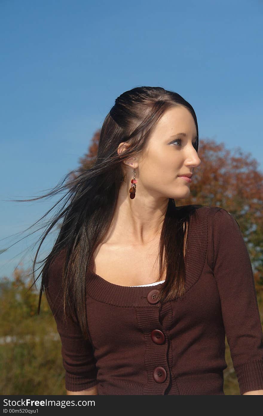 A picture of a beautiful woman portrait with outdoor background