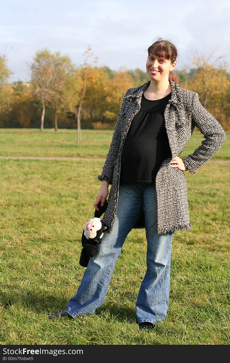 Pregnant woman with cat Felix in her hand