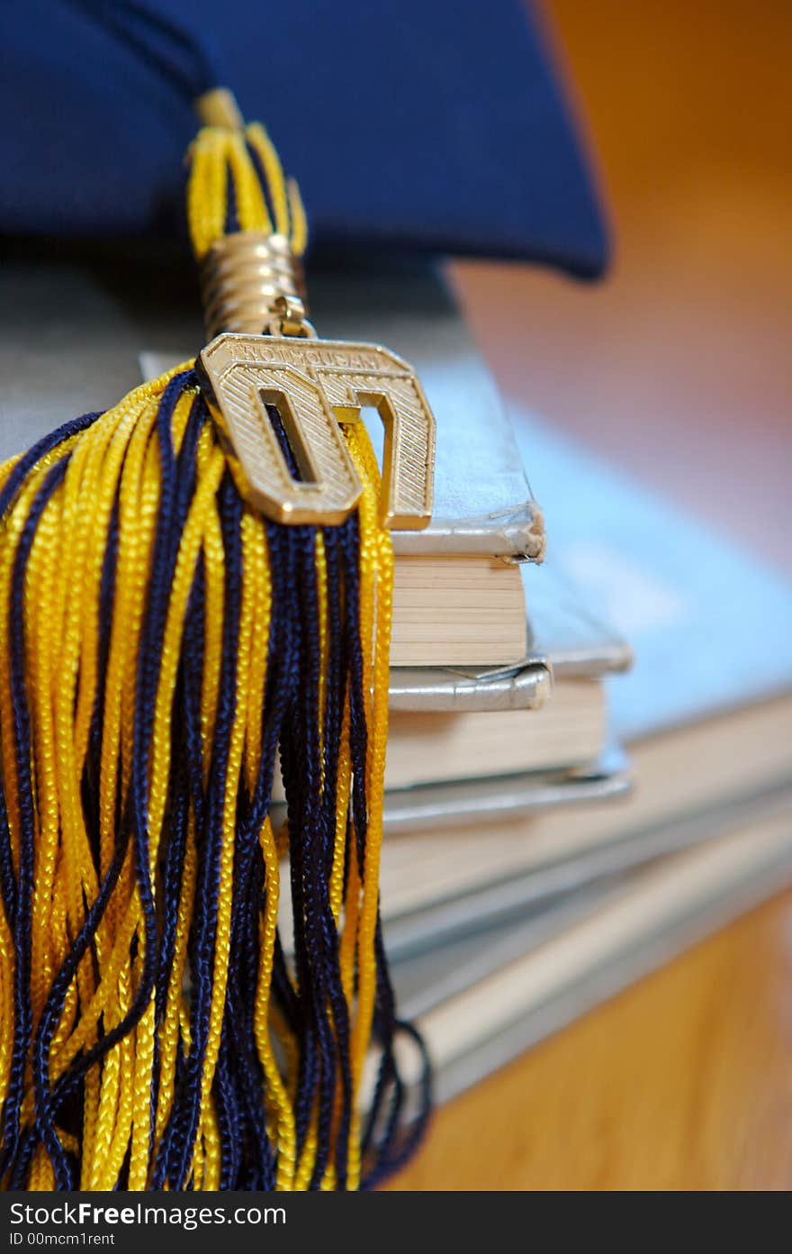 An image of a 2007 graduation cap, and books