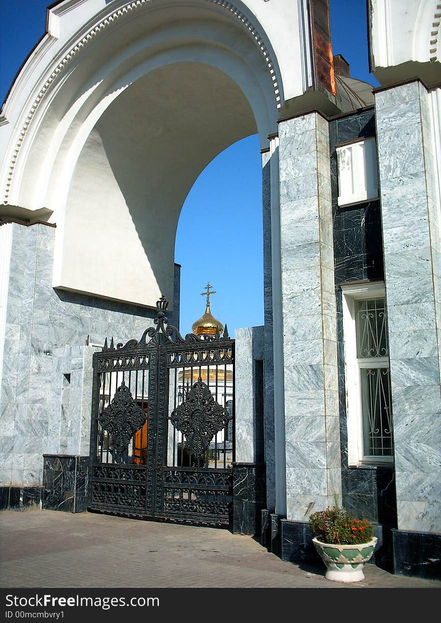 Arc near entry to Tashkent Orthodox eparchy