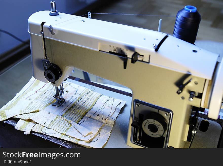 Photo of sewing machine on the table