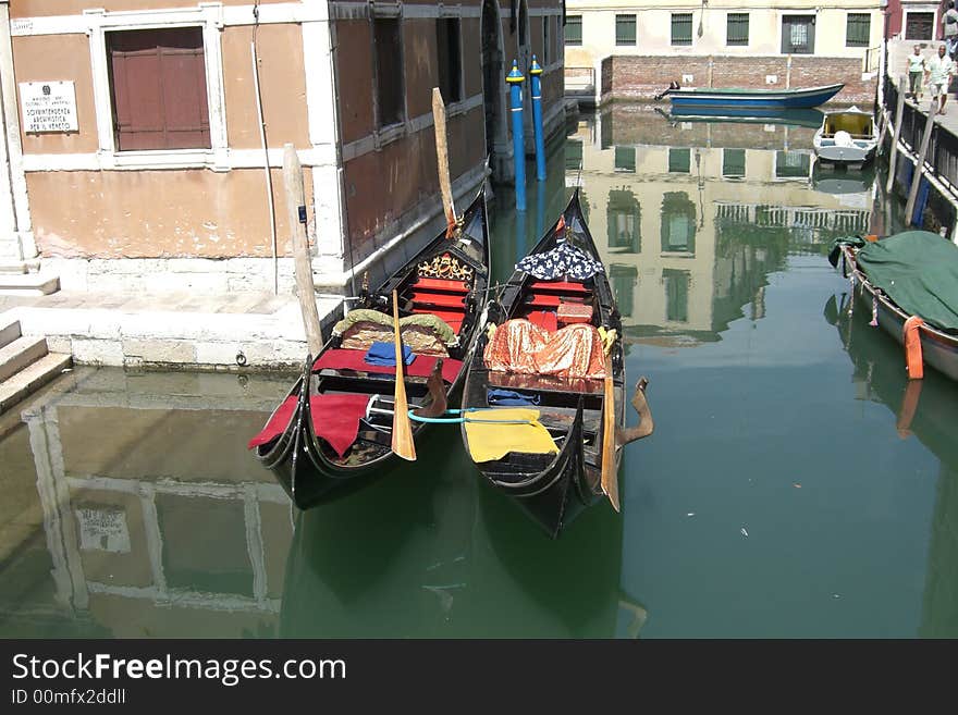 Venice gondola1