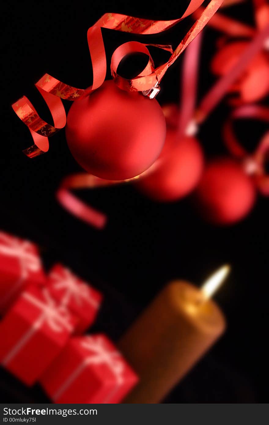 Red balls on black background - Christmas decoration