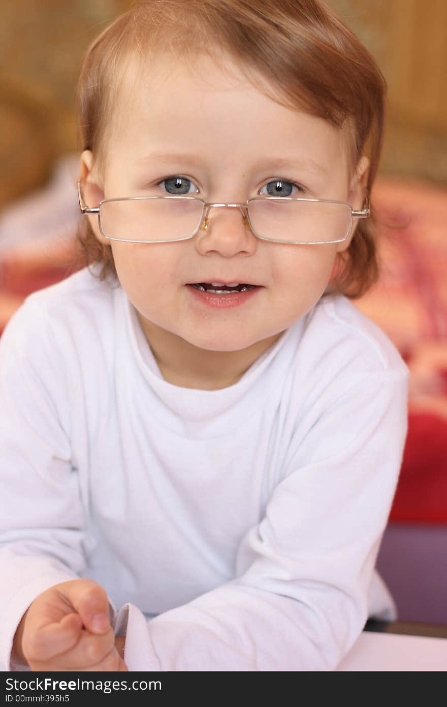 On a photo girl in glasses. portrait