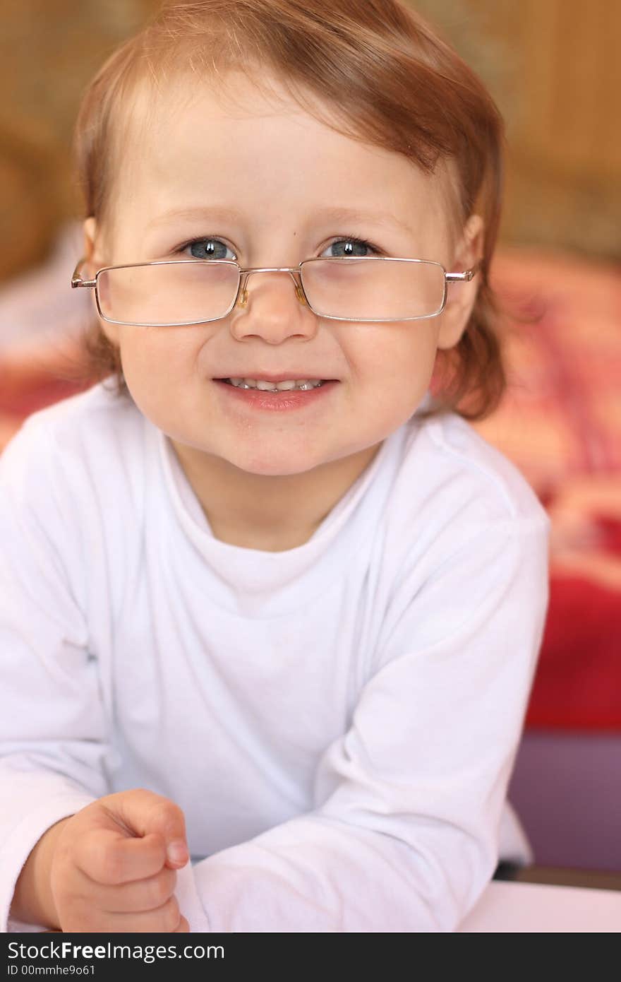 On a photo girl in glasses. portrait