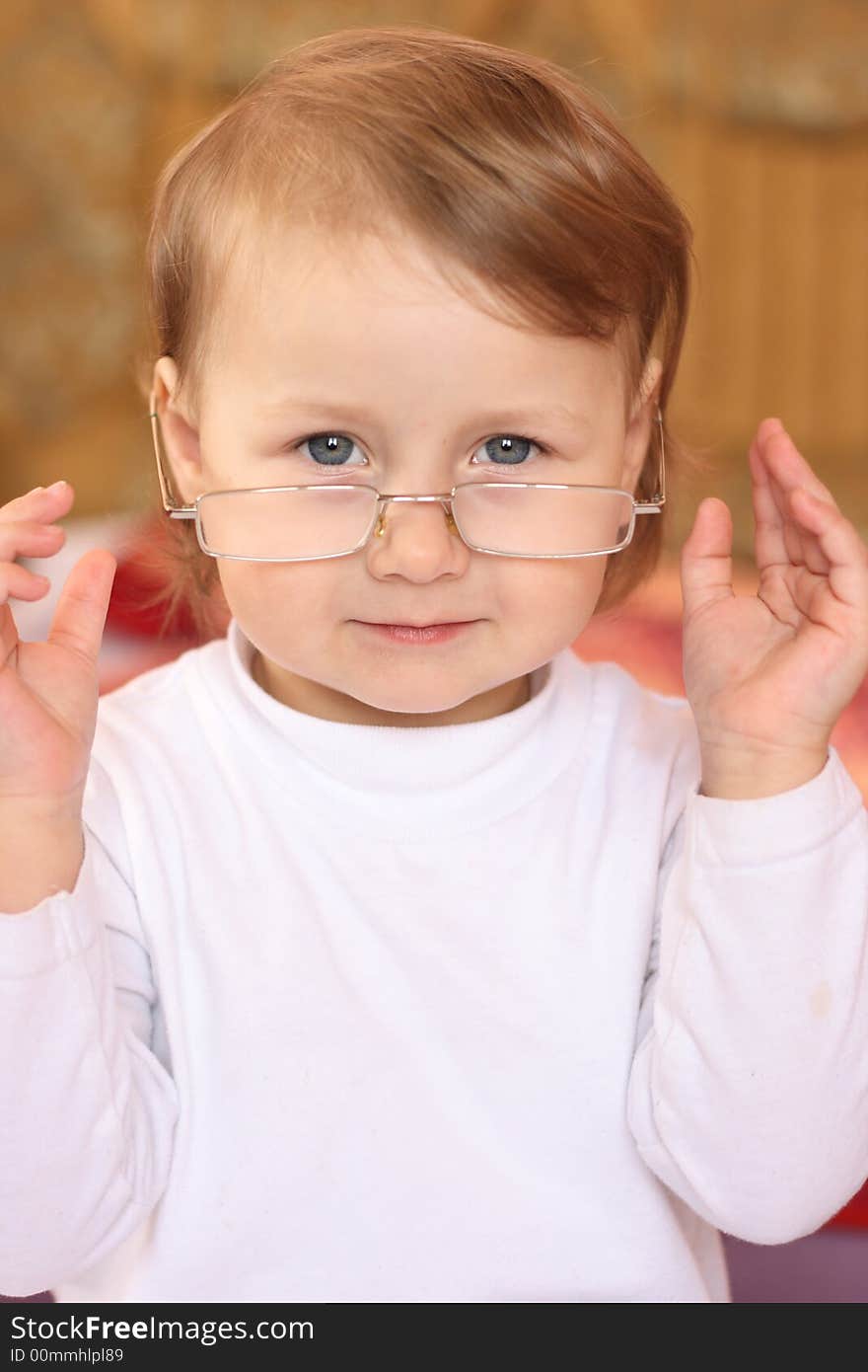 On a photo girl in glasses. portrait