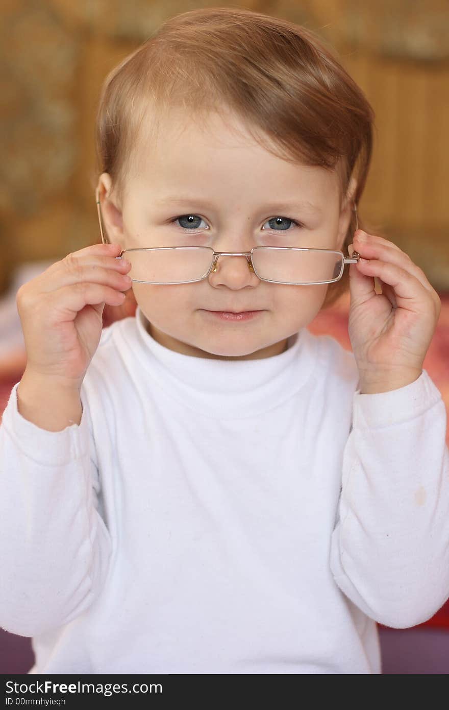 On a photo girl in glasses. portrait