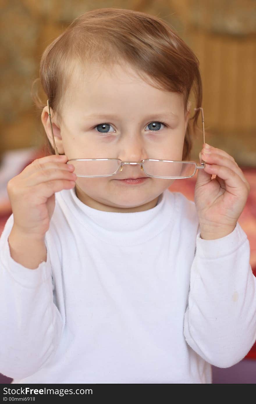 On a photo girl in glasses. portrait