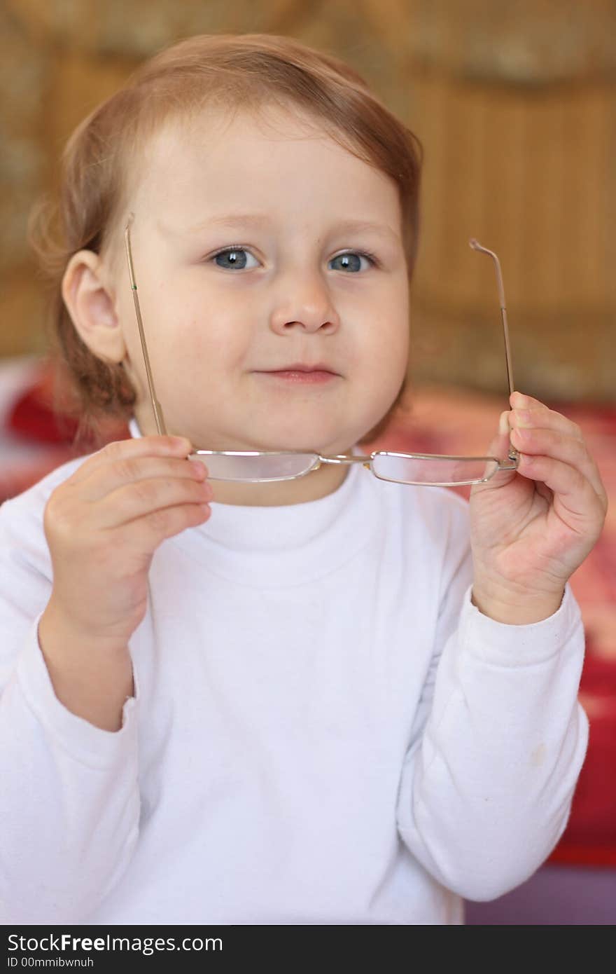 On a photo girl in glasses. portrait