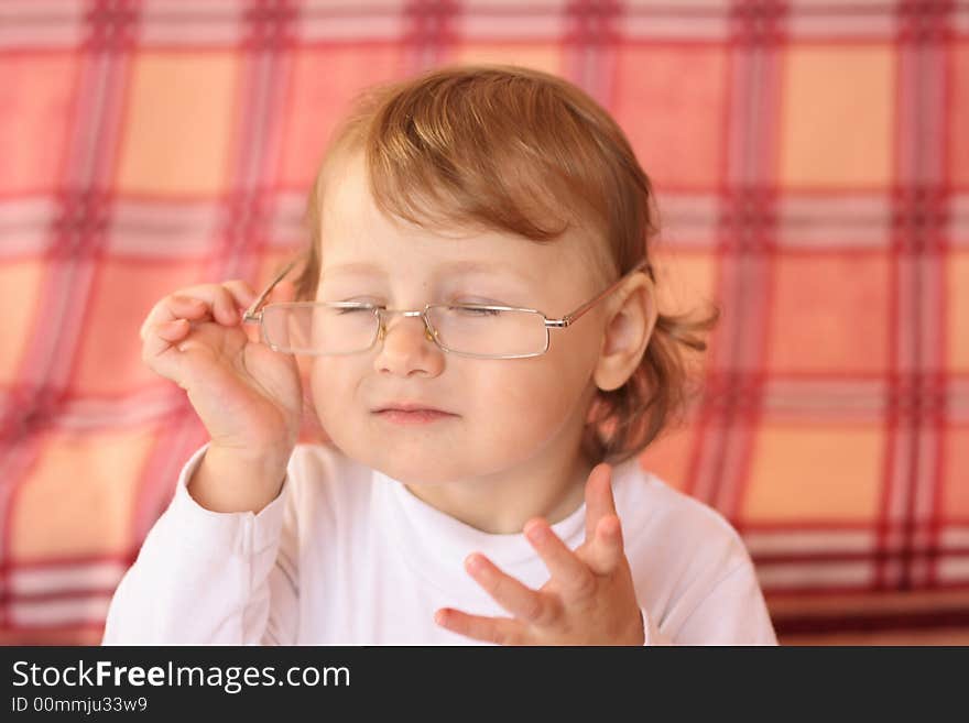 On a photo girl in glasses. portrait