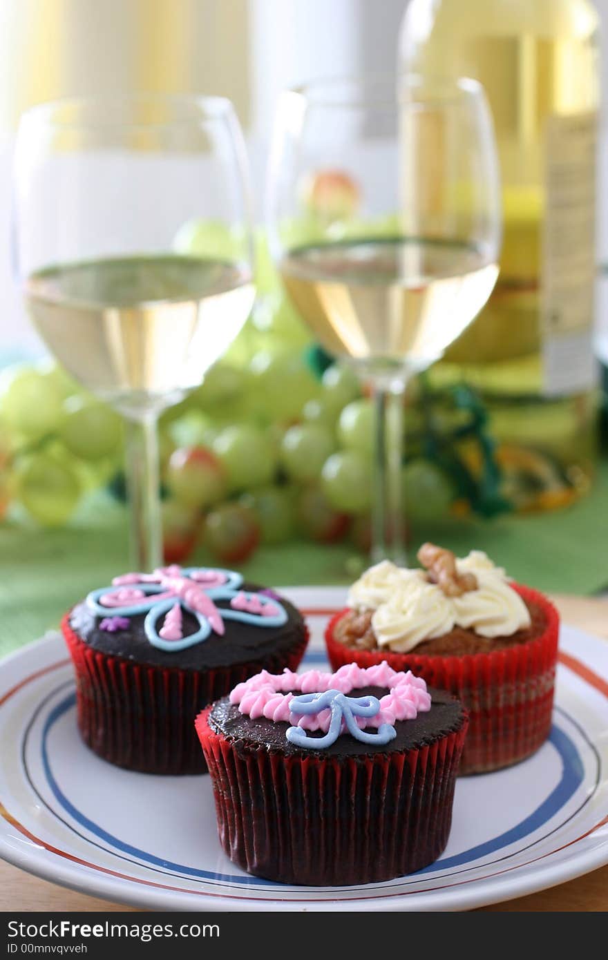 Fancy carrot and chocolate cupcakes with icing design on top