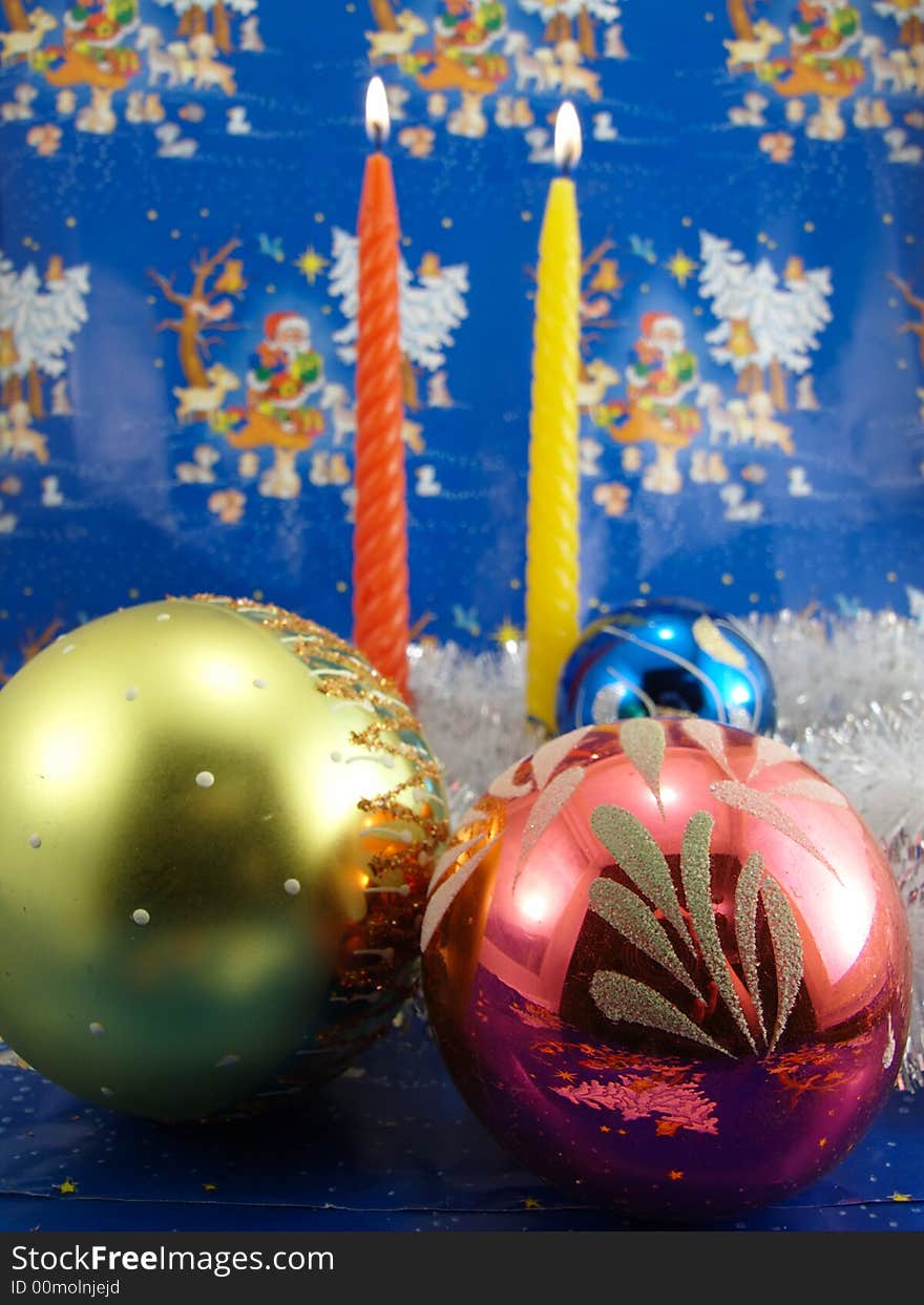 Candles and christmas balls