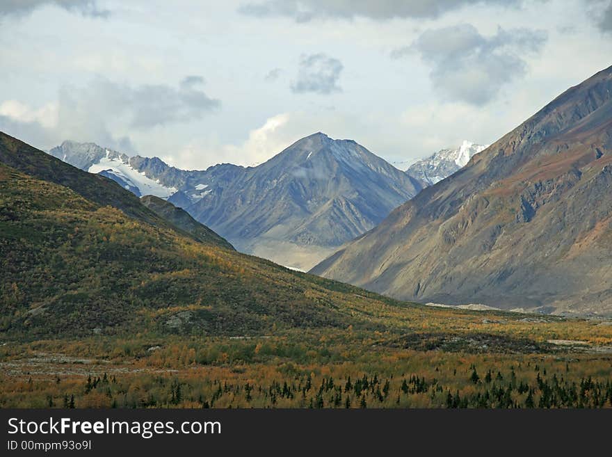 Alaska mountians in north country. Alaska mountians in north country