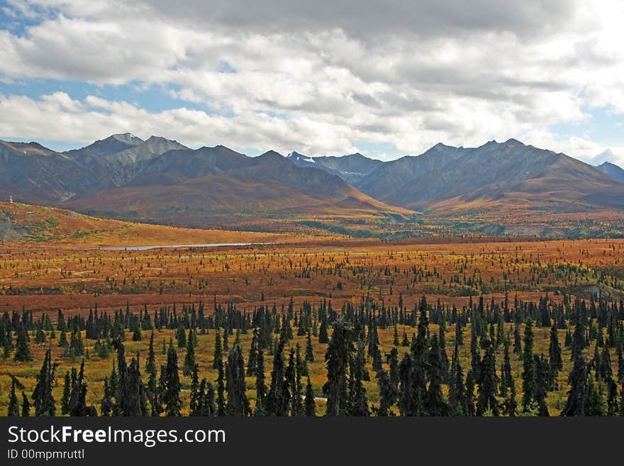 Alaska mountians in north country. Alaska mountians in north country