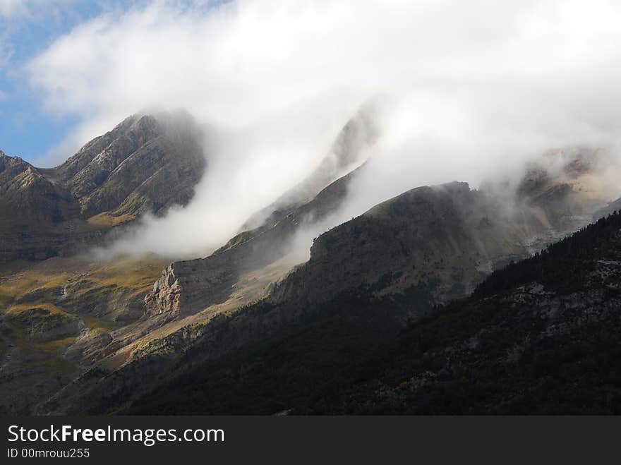 The fog dissipates in a valley of mountains Pirenejskih. The fog dissipates in a valley of mountains Pirenejskih