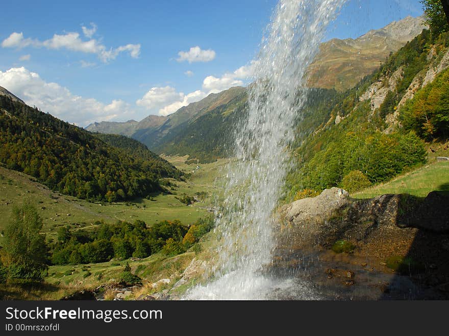 Falls on a background of mountains Pirenejskih. Falls on a background of mountains Pirenejskih