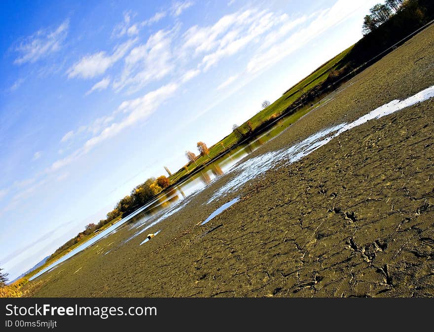 The lake has been dried out... I hope I wrote it right... ;-). The lake has been dried out... I hope I wrote it right... ;-)