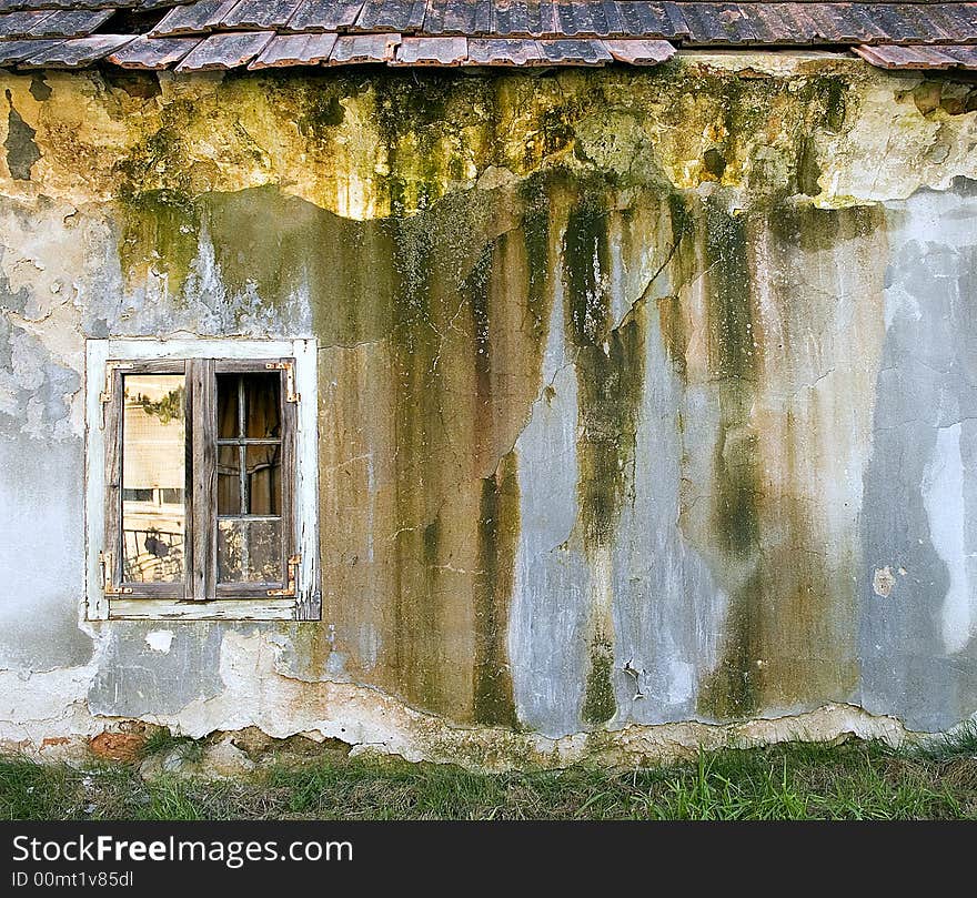 Old house is falling apart... :-(. Old house is falling apart... :-(