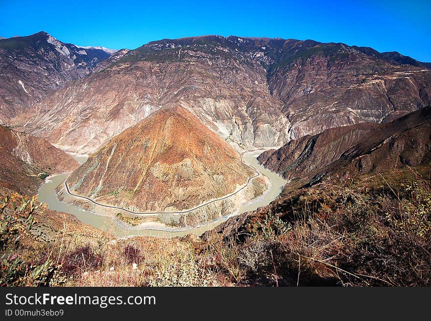 It's splendid landscape pictures with yellow river and rock mountains.