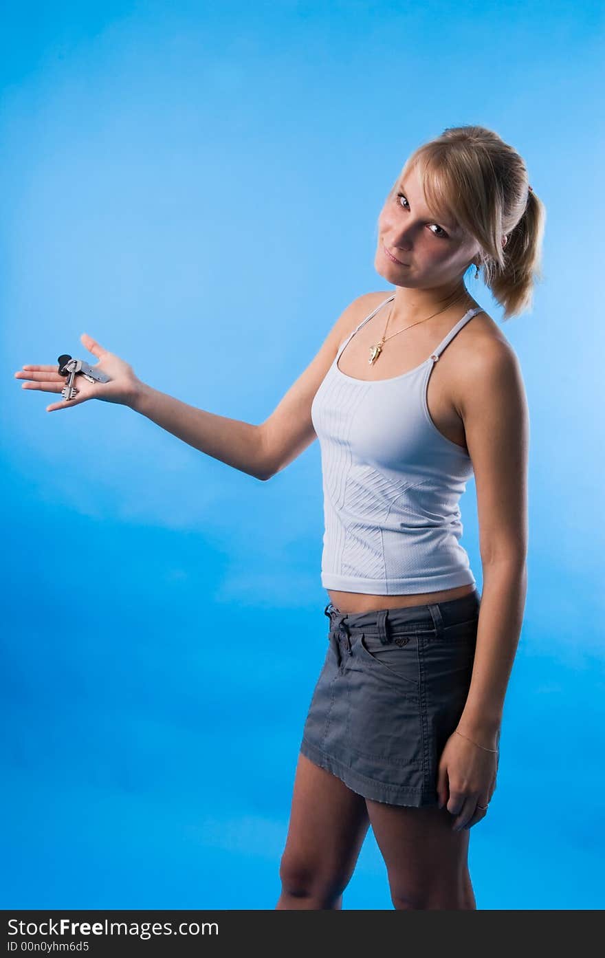 The girl gives someone keys from an apartment