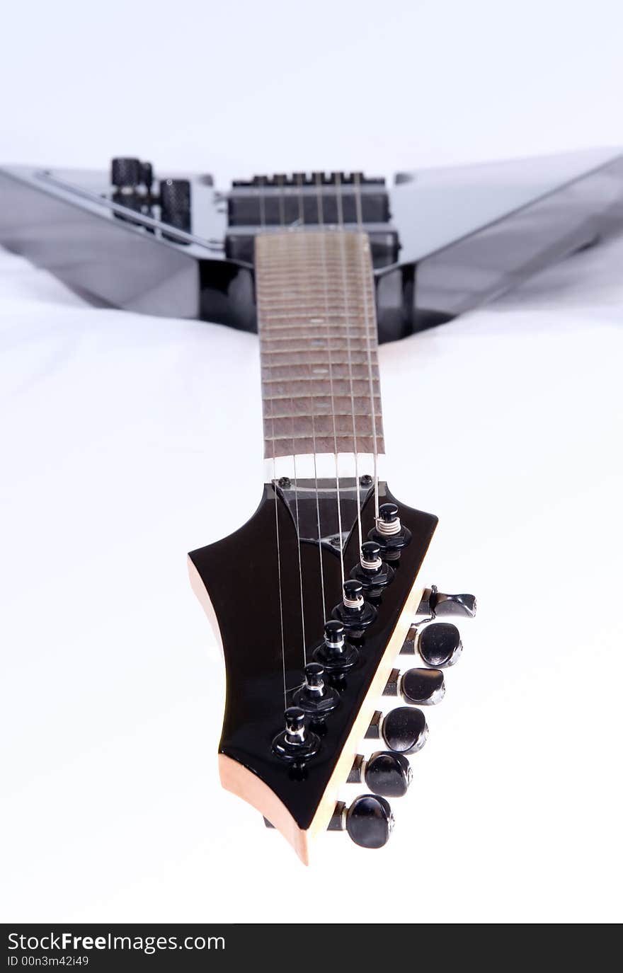 Guitar tuning head