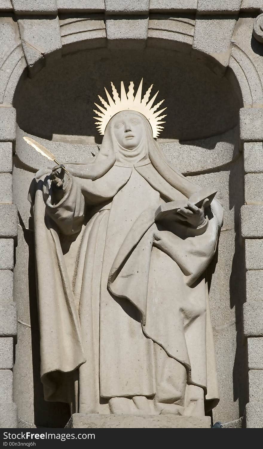 A woman statue with a bible and a feather