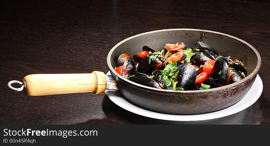 Mussel stew (ragout) on the frying pan