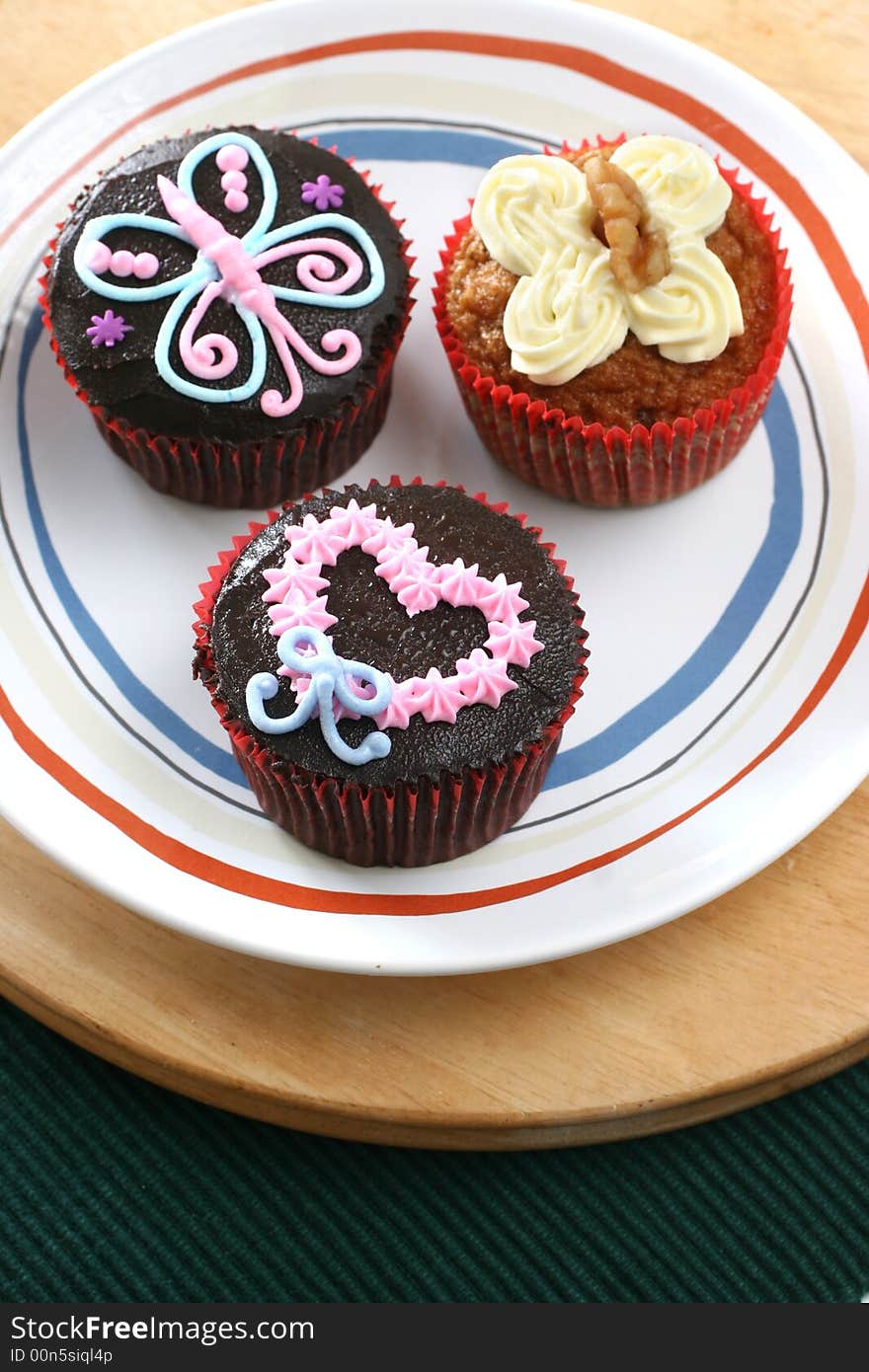 Fancy carrot and chocolate cupcakes with icing design on top