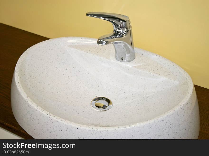 Faucet oval