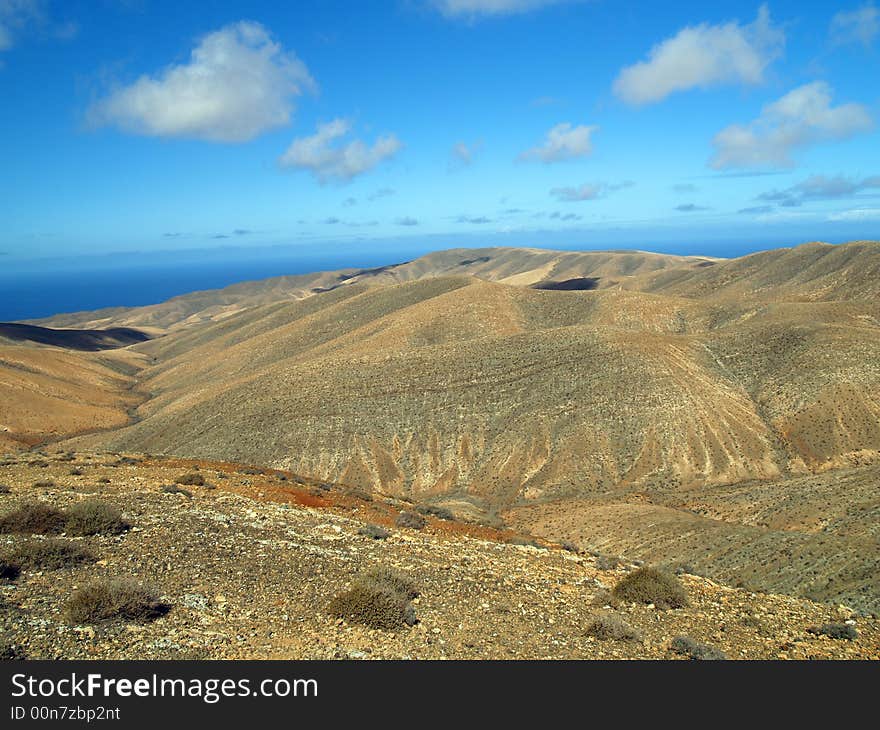 A look at the sea from a mountain