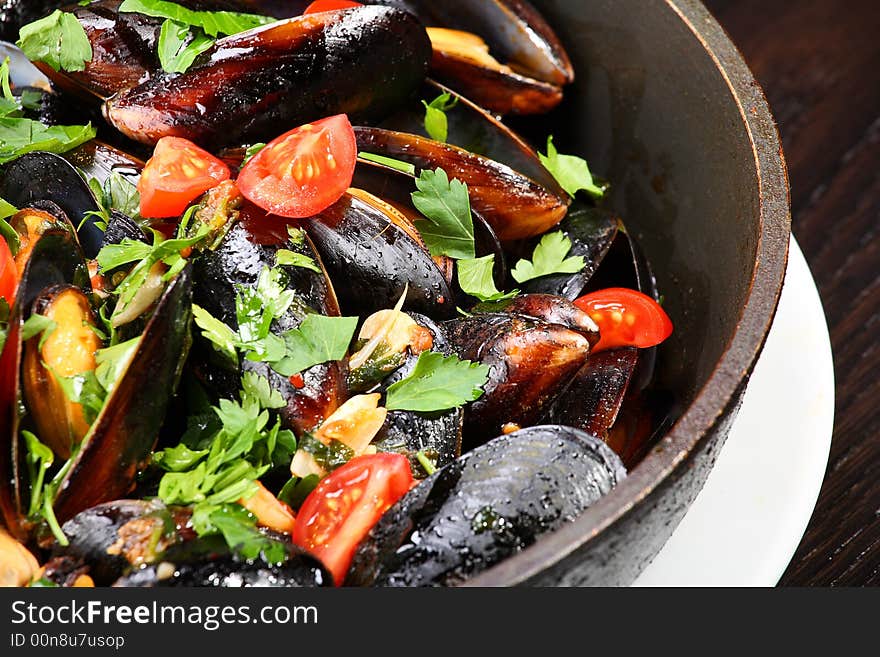 Mussel stew (ragout) on the frying pan