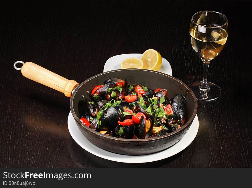 Mussel stew (ragout) on the frying pan