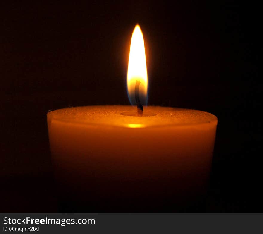 Picture of a burning candle