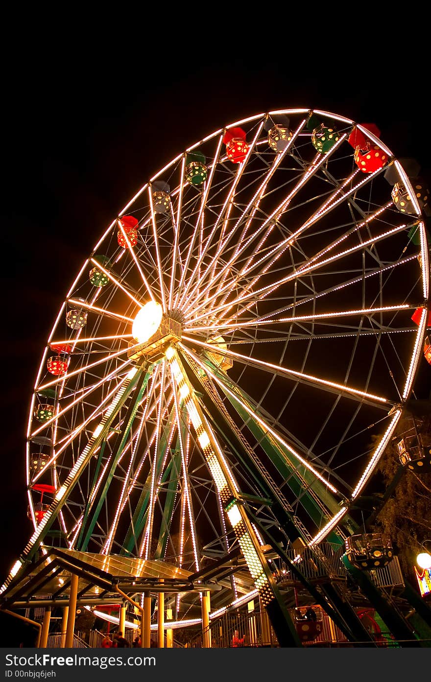 Big ferris wheel with lights in the night