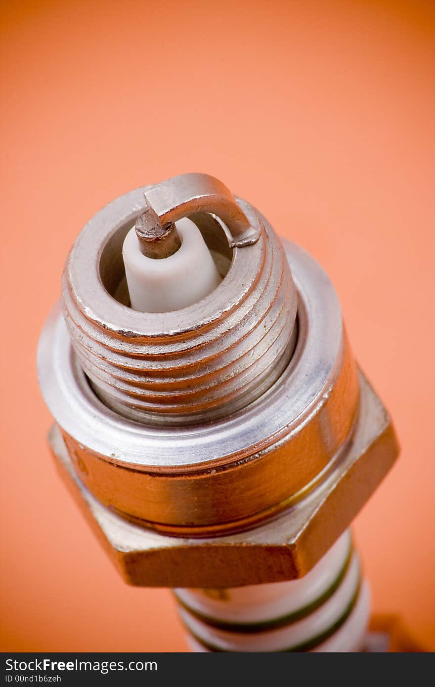 Closeup of the tip of a spark plug.